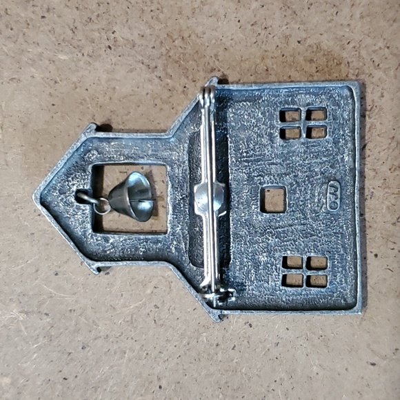 JJ Jonette Jewelry Company pewter schoolhouse brooch pin with active bell - Picture 2 of 2